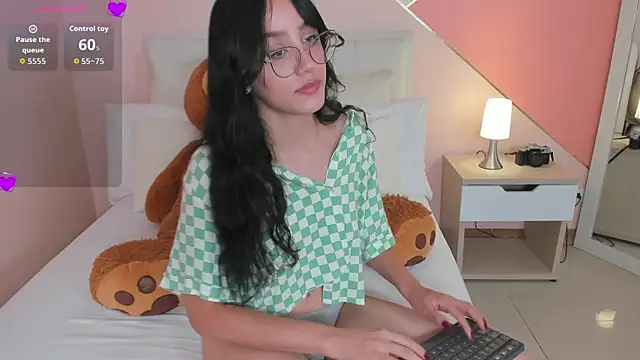 Snapshot of jaade_evergreen chatting on 1, 10, 2025 jaade evergreen online show from 1, 10, 2025