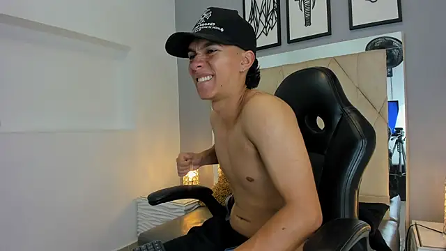 Snapshot of ricky_backus chatting on 12, 10, 2025 ricky backus online show from 12, 10, 2025