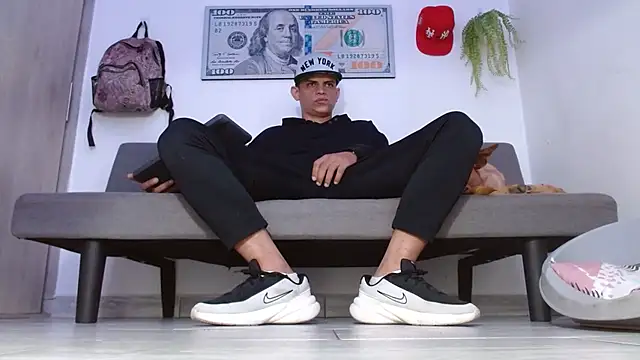 Snapshot of boss_of_cash chatting on 18, 4, 2026 boss of cash online show from 18, 4, 2026