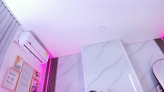 Chlooee   online show from 26, 1, 2025