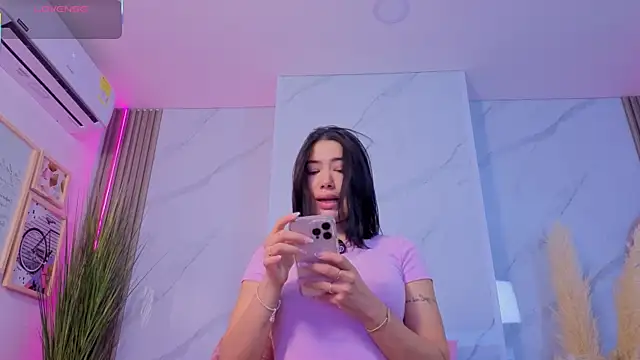 Chlooee   online show from 17, 10, 2025