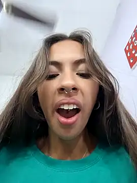 Jazmin-Cerezita online show from 1, 2, 2025