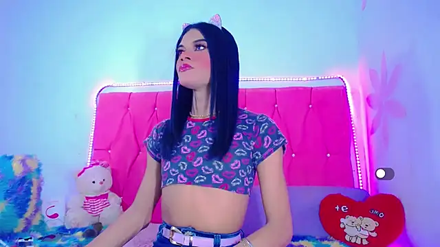 Snapshot of Theylor_Rouse chatting on 4, 3, 2025 Theylor Rouse online show from 4, 3, 2025