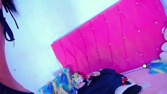 Snapshot of Theylor_Rouse chatting on 25, 10, 2025 Theylor Rouse online show from 25, 10, 2025