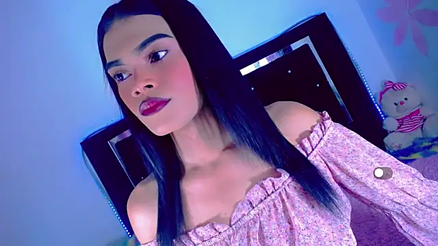 Snapshot of Theylor_Rouse chatting on 12, 11, 2025 Theylor Rouse online show from 12, 11, 2025