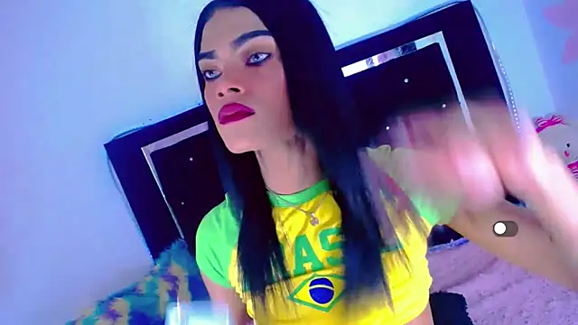 Snapshot of Theylor_Rouse chatting on 16, 11, 2025 Theylor Rouse online show from 16, 11, 2025