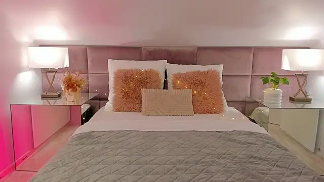 ElsaYoung online show from 12, 3, 2025