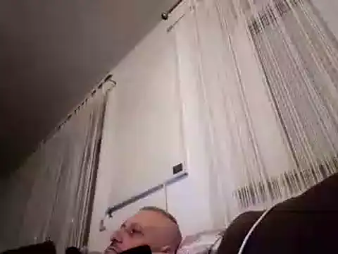 Snapshot of Husoban chatting on 16, 11, 2025 Husoban online show from 16, 11, 2025