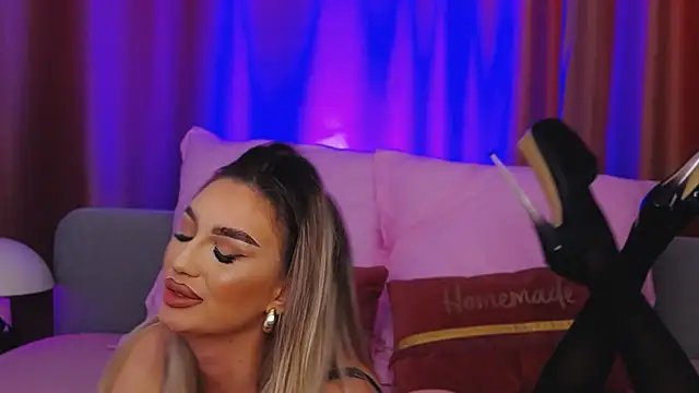 Snapshot of FelyJolie chatting on 4, 3, 2025 FelyJolie online show from 4, 3, 2025