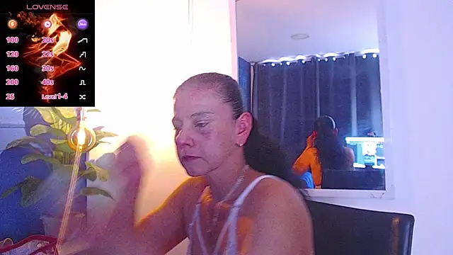 Snapshot of sasi_luna chatting on 11, 11, 2025 sasi luna online show from 11, 11, 2025