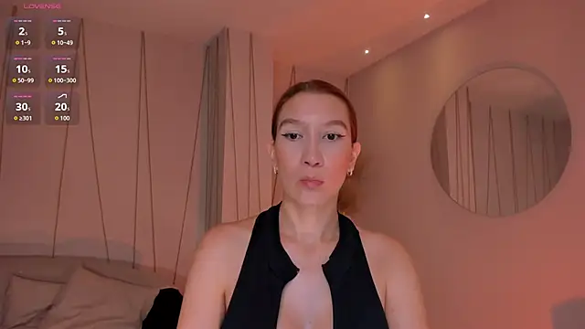 MiaFarrell  online show from 13, 4, 2026