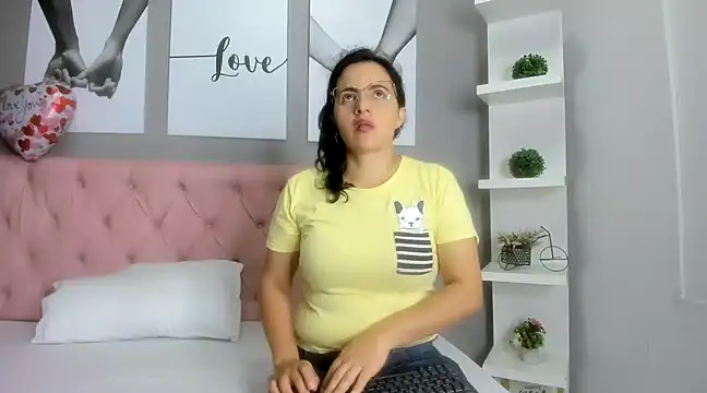 Snapshot of africa_holmes chatting on 21, 2, 2025 africa holmes online show from 21, 2, 2025