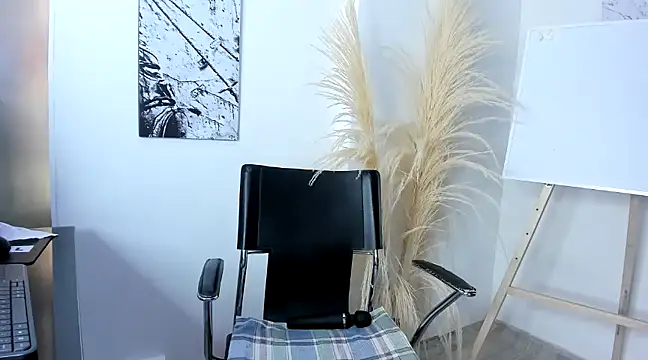 Snapshot of africa_holmes chatting on 27, 2, 2025 africa holmes online show from 27, 2, 2025