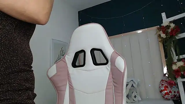 Snapshot of africa_holmes chatting on 14, 3, 2025 africa holmes online show from 14, 3, 2025