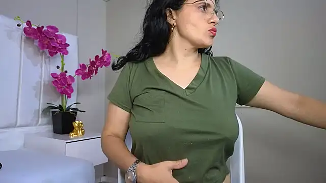 Snapshot of africa_holmes chatting on 16, 3, 2025 africa holmes online show from 16, 3, 2025