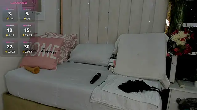 Snapshot of africa_holmes chatting on 5, 10, 2025 africa holmes online show from 5, 10, 2025