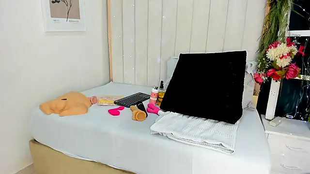 Snapshot of africa_holmes chatting on 19, 11, 2025 africa holmes online show from 19, 11, 2025