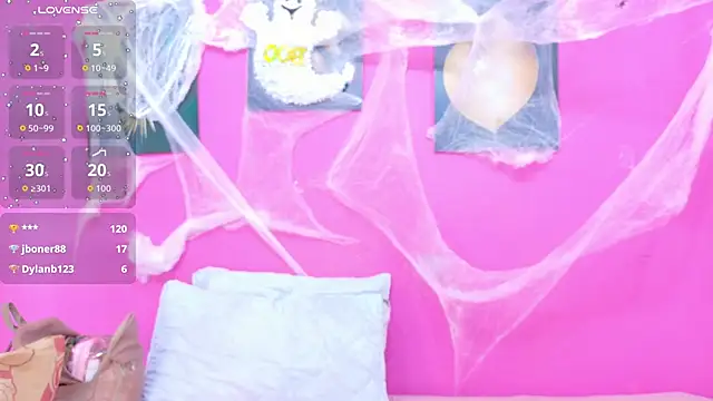 Snapshot of kinkyandsavage chatting on 11, 10, 2025 kinkyandsavage online show from 11, 10, 2025
