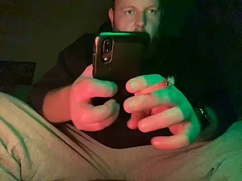 Snapshot of TinyDickBear chatting on 24, 12, 2024 TinyDickBear online show from 24, 12, 2024