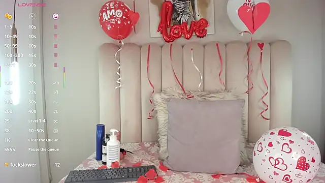 Snapshot of CharlotteDupontt chatting on 14, 2, 2025 CharlotteDupontt online show from 14, 2, 2025