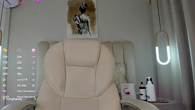 Snapshot of CharlotteDupontt chatting on 4, 3, 2025 CharlotteDupontt online show from 4, 3, 2025