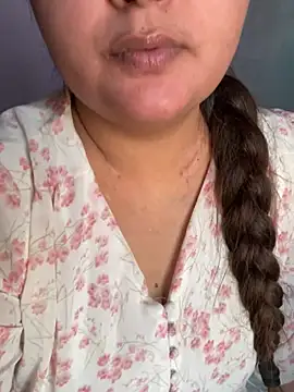 leylafleece online show from 8, 3, 2025