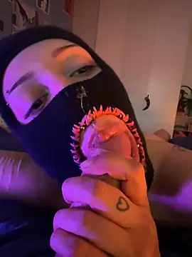 Snapshot of littlewitchxoxo chatting on 22, 2, 2025 littlewitchxoxo online show from 22, 2, 2025