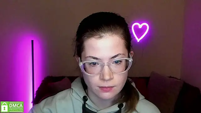 Alicia redfollow online show from 5, 3, 2025