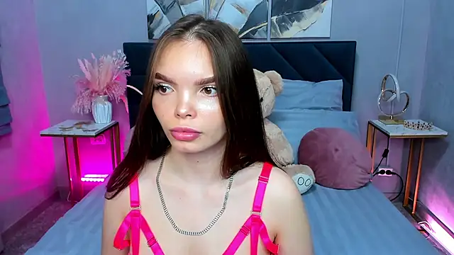 Curvy Dynamite  online show from 13, 9, 2025