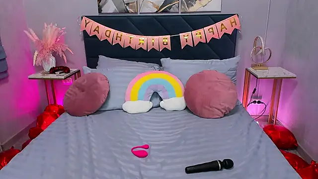 Curvy Dynamite  online show from 11, 3, 2026