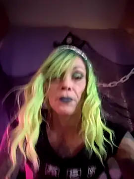 MommyMisfit online show from 7, 10, 2025