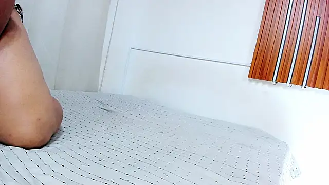 Snapshot of cristall_hott chatting on 11, 1, 2026 cristall hott online show from 11, 1, 2026