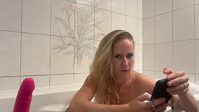 Emmy frenchie online show from 21, 9, 2025