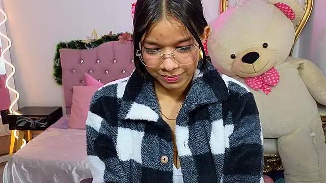 Emilly tay online show from 3, 1, 2025