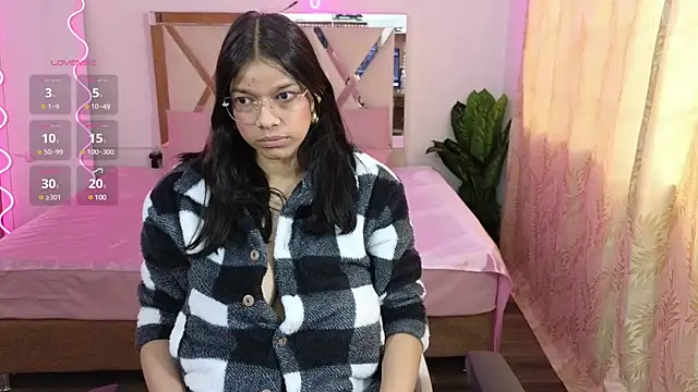 Emilly tay online show from 3, 1, 2025