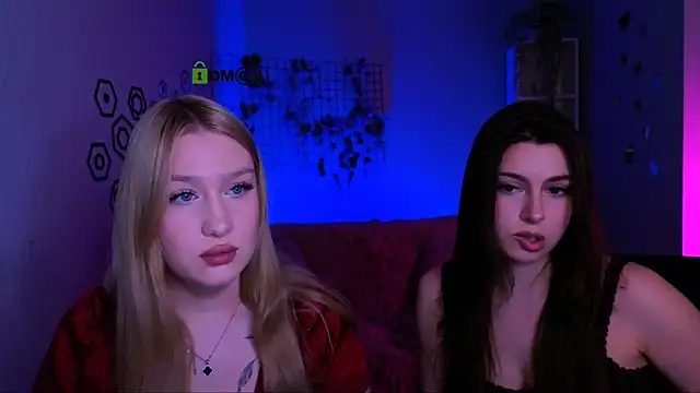 Snapshot of playful_sophie chatting on 17, 4, 2026 playful sophie online show from 17, 4, 2026