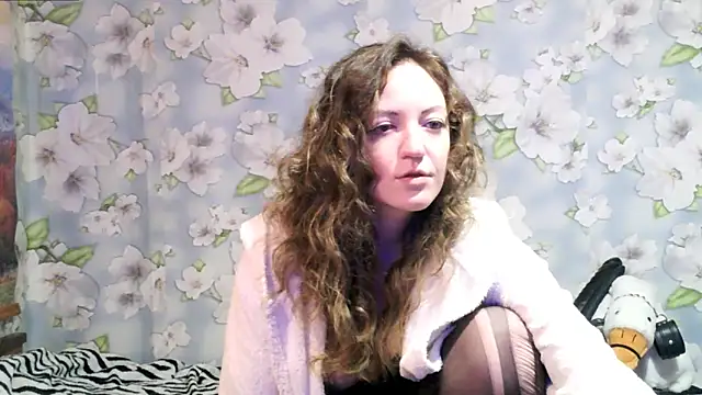 Snapshot of KattyLuuu chatting on 5, 2, 2025 KattyLuuu online show from 5, 2, 2025