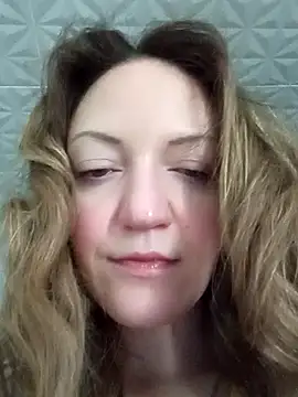 KattyLuuu online show from 2, 4, 2026