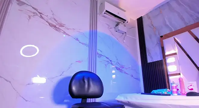 amber diior online show from 13, 11, 2025