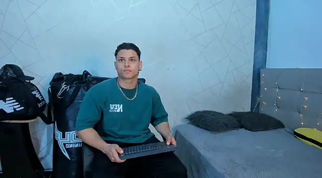 Snapshot of jeicob_gagnon chatting on 24, 12, 2024 jeicob gagnon online show from 24, 12, 2024