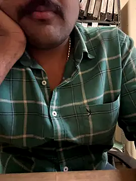 Snapshot of Hillz_king_98 chatting on 21, 12, 2025 Hillz king 98 online show from 21, 12, 2025