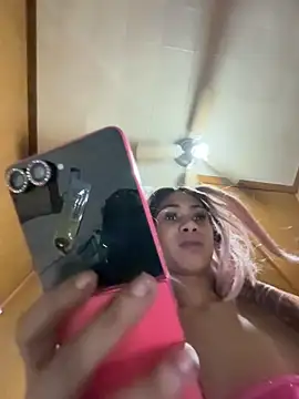 Snapshot of carmelbbyx22 chatting on 1, 4, 2026 carmelbbyx22 online show from 1, 4, 2026