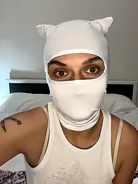 Nikki Hoee online show from 8, 11, 2025