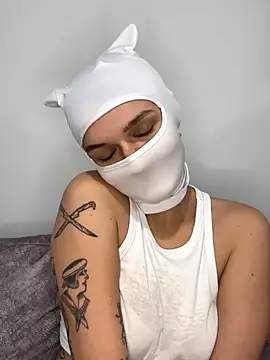 Nikki Hoee online show from 22, 11, 2025