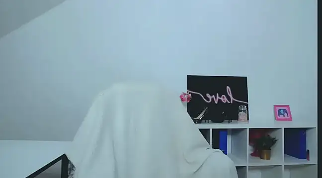 Lia Benini online show from 19, 1, 2025