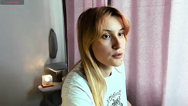 Snapshot of Sweet_white_chocolate chatting on 8, 6, 2026 Sweet white chocolate online show from 8, 6, 2026