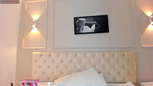 Snapshot of anniemartinezz chatting on 19, 12, 2024 anniemartinezz online show from 19, 12, 2024