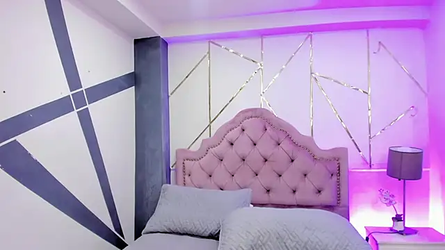 RoseCassie online show from 3, 2, 2025