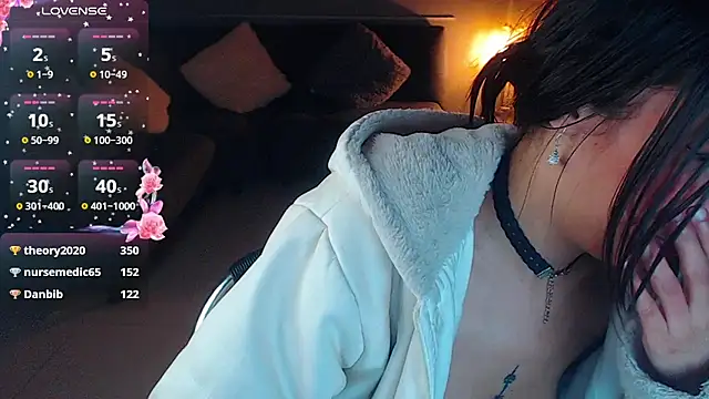 mia collens online show from 28, 1, 2025