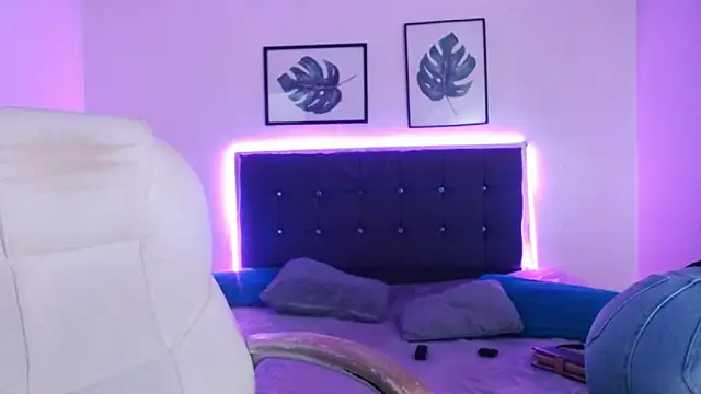 mia collens online show from 25, 9, 2025